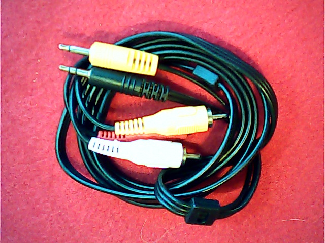 Cable 2 x 3.5mm male <=> 3 x phono male 1.5M