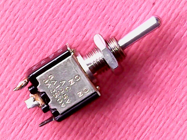 [VSS-007463] Toggle Switch Knitter MST106F (used) On-Mom SPDT