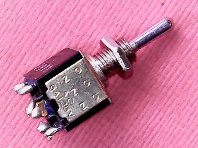[VSS-007470] Toggle Switch Knitter MST206TA (used) On-Off-Mom DPDT