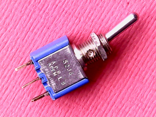 [VSS-007476] Toggle Switch Apem 5236 On-On SPDT