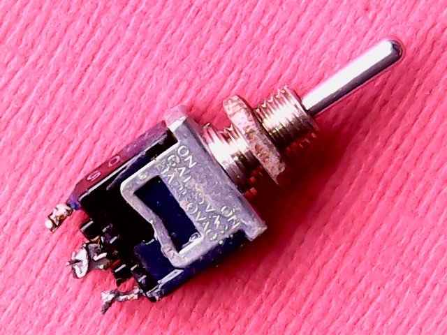 [VSS-007496] Toggle Switch Mom-Off-Mom SPDT