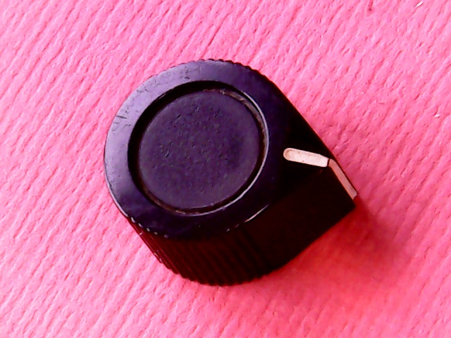 Knob White 6mm Knurled Shaft